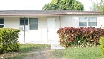 13701 SW 266th St in Homestead, FL - Building Photo