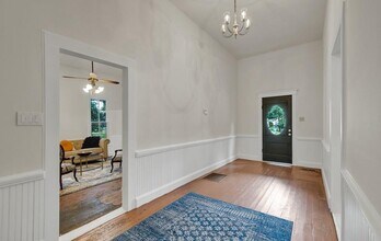 1316 Belvin St in San Marcos, TX - Foto de edificio - Building Photo