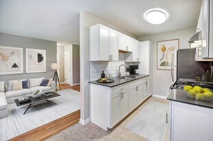 Lock Vista in Seattle, WA - Building Photo