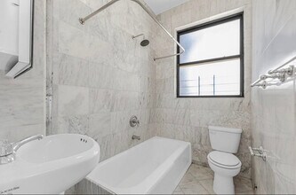 220 W 98th St in New York, NY - Building Photo - Building Photo