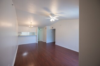 501 W 26th St, Unit 212 in Austin, TX - Building Photo - Building Photo