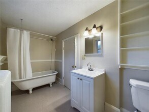 1158 Marshall Ave in St. Paul, MN - Building Photo - Building Photo
