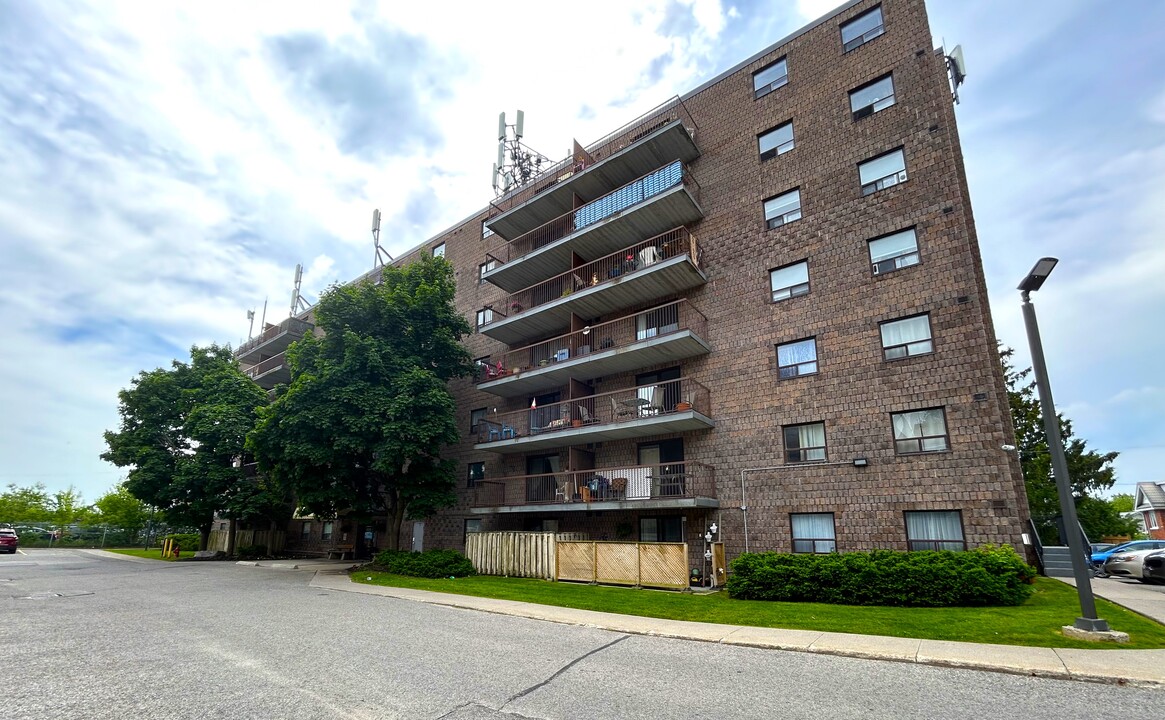 Valleyview Apartments in Orillia, ON - Building Photo