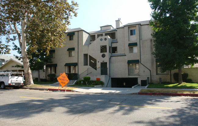 Residential Condominium in Glendale, CA - Building Photo - Building Photo