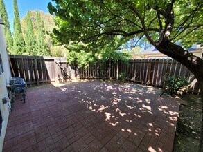 10218 E Pk Cir in Cupertino, CA - Building Photo - Building Photo