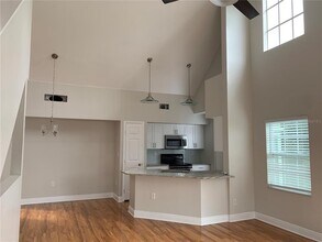 10416 White Lake Ct in Tampa, FL - Building Photo - Building Photo