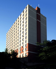 Finian Sullivan Tower in Yonkers, NY - Foto de edificio - Building Photo