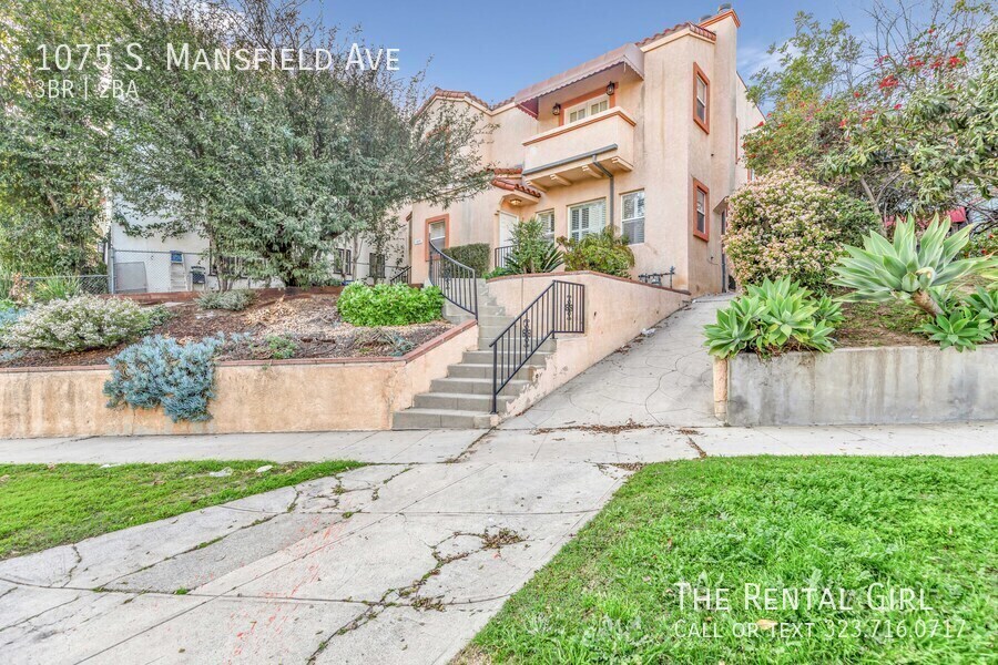 1075 S Mansfield Ave in Los Angeles, CA - Building Photo