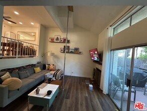 13609 Valerio St in Los Angeles, CA - Building Photo - Building Photo