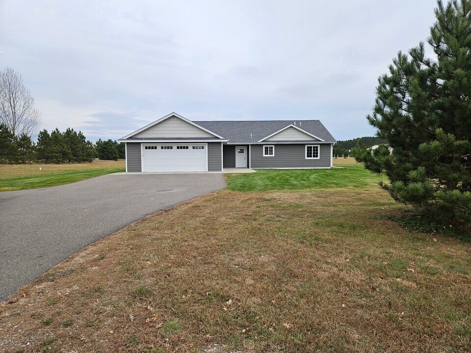 13150 11th Ave SW in Pillager, MN - Building Photo