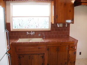 737 N Avon St in Burbank, CA - Foto de edificio - Building Photo