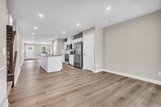 1292 Divot Cir in Akron, OH - Building Photo - Building Photo