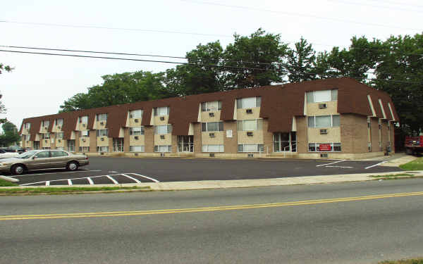 Twin Park Apartments in Aldan, PA - Building Photo - Building Photo