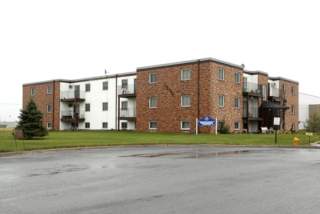 Elrose Court in South St. Paul, MN - Building Photo