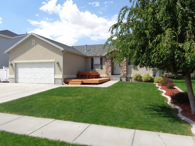 5551 Geneva Way in Stansbury Park, UT - Building Photo
