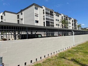 2121 Collier Ave in Ft. Myers, FL - Building Photo - Building Photo