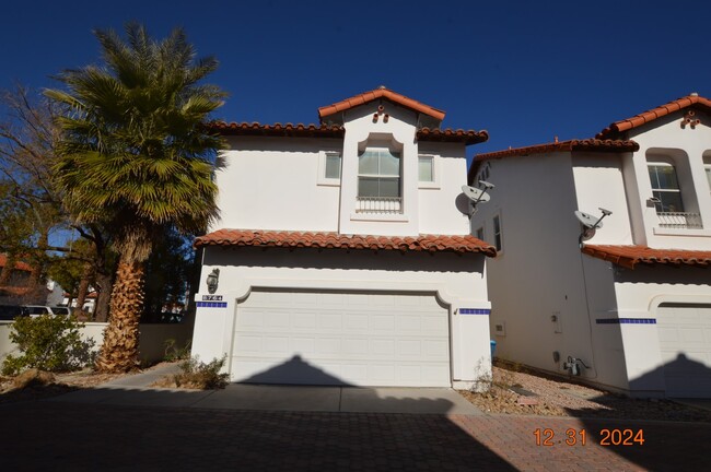 8764 Villa Alex Ave in Las Vegas, NV - Building Photo - Building Photo