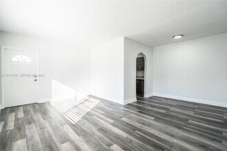 7911 Abbott Ave in Miami Beach, FL - Building Photo - Building Photo