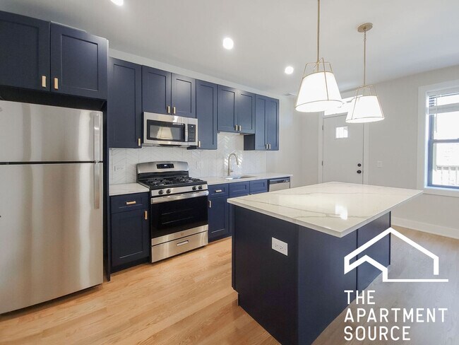 2028 W Montrose Ave, Unit 2A in Chicago, IL - Building Photo - Building Photo