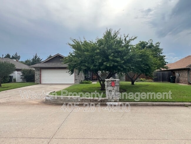 1615 Honeysuckle Ln in Midwest City, OK - Building Photo - Building Photo