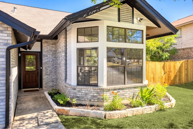 9835 Logans Ridge Dr in Converse, TX - Building Photo - Building Photo