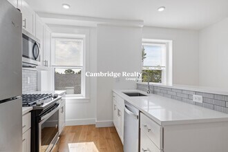 309 Columbia St, Unit 1 in Cambridge, MA - Building Photo - Building Photo