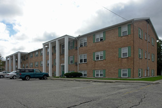 Town & Country Apartments in Grand Rapids, MI - Building Photo - Building Photo