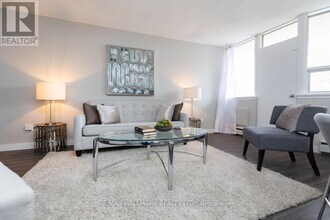 4340 Bloor St W in Toronto, ON - Building Photo - Building Photo