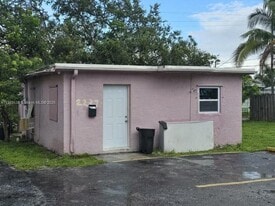 2237 Simms St in Hollywood, FL - Building Photo