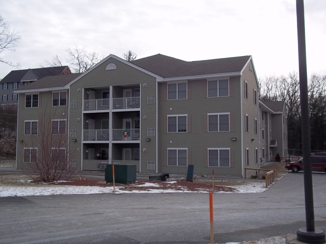 Old Wellington Road Apartments in Manchester, NH - Building Photo - Building Photo