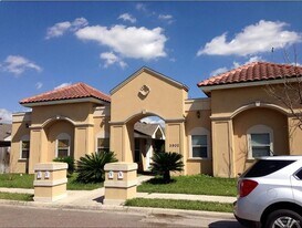 12 Parkplace Ave in Pharr, TX - Building Photo