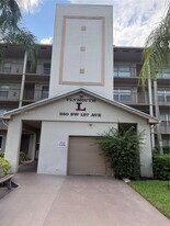 550 SW 137th Ave in Pembroke Pines, FL - Building Photo