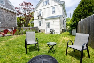 90 Gibbs Ave in Newport, RI - Foto de edificio - Building Photo