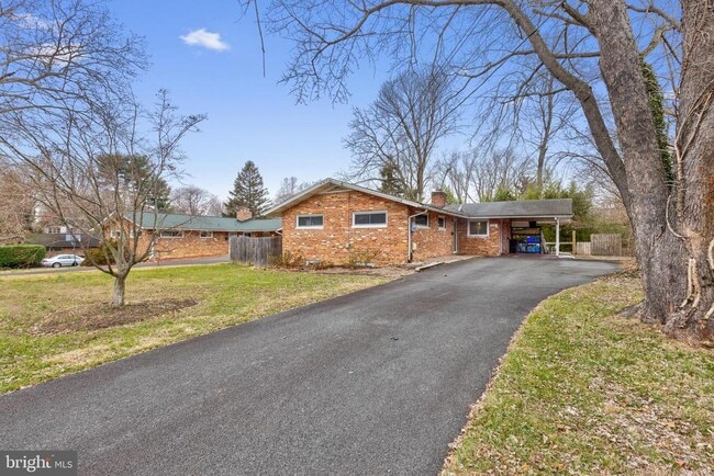 property at 9920 Pinehurst Ave