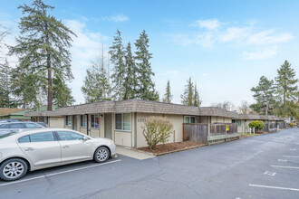 Woodshire Apartments in Tacoma, WA - Building Photo - Building Photo