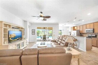28011 Pisces Ln in Bonita Springs, FL - Foto de edificio - Building Photo