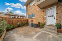 3600 Parkridge Dr, Unit 107 in Dallas, TX - Foto de edificio - Building Photo