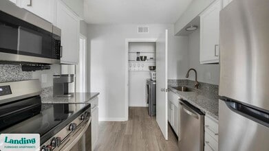 231 New Shackle Island Rd in Hendersonville, TN - Foto de edificio - Building Photo