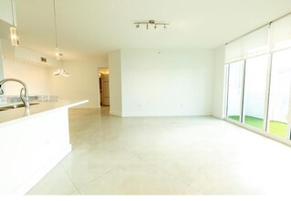 7900 Harbor Island Dr, Unit 820 in North Bay Village, FL - Foto de edificio - Building Photo