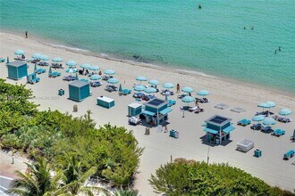 6799 Collins Ave, Unit 1704 in Miami Beach, FL - Building Photo - Building Photo