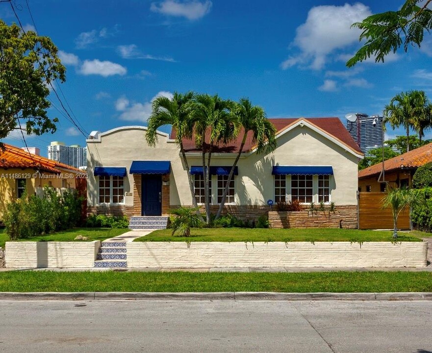 361 SW 20th Rd in Miami, FL - Building Photo