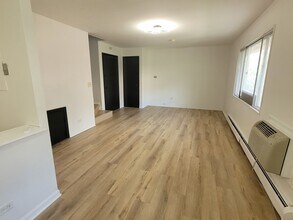 2402 Algonquin Rd in Rolling Meadows, IL - Building Photo - Building Photo