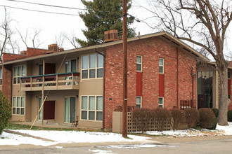 Green Meadows in Louisville, KY - Foto de edificio - Building Photo