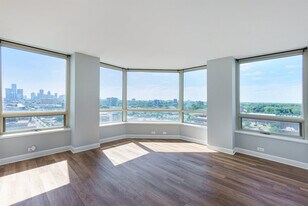 3320 Spinnaker Ln in Detroit, MI - Building Photo