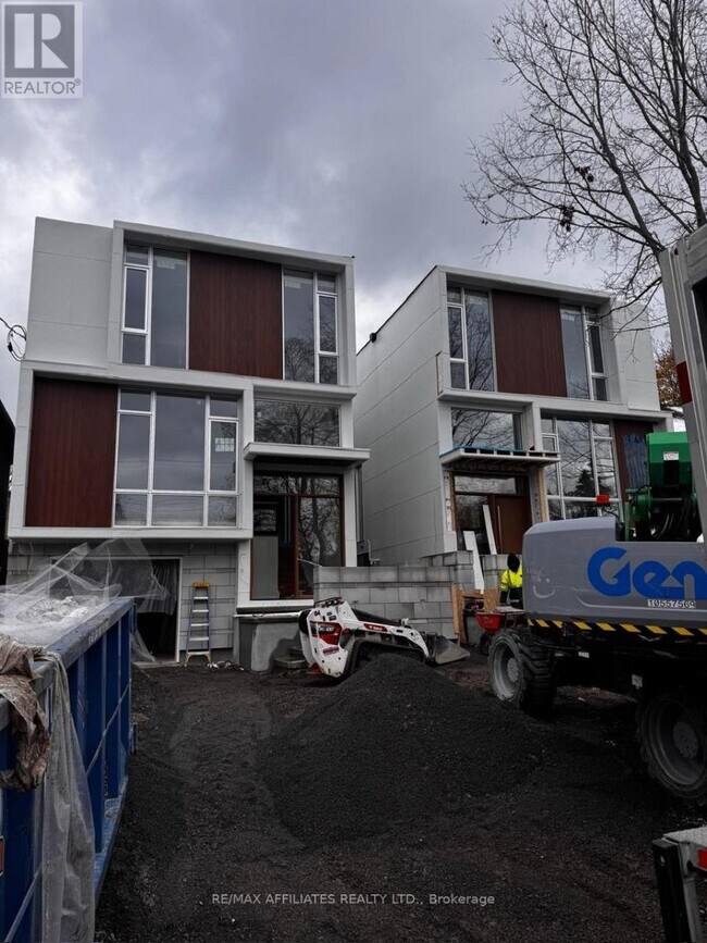 577 Melbourne Ave in Ottawa, ON - Building Photo - Building Photo