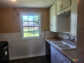 207 E Johnson St in Cuero, TX - Building Photo - Building Photo