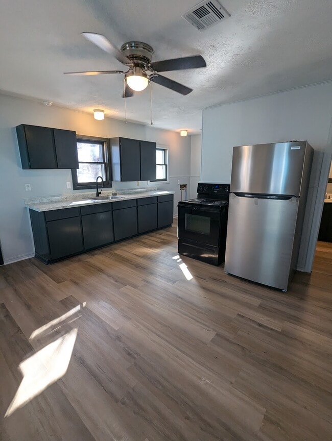 112 N 5th St in Arkansas City, KS - Foto de edificio - Building Photo