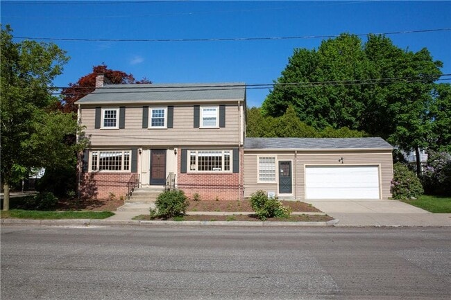 470 Elmgrove Ave in Providence, RI - Building Photo - Building Photo