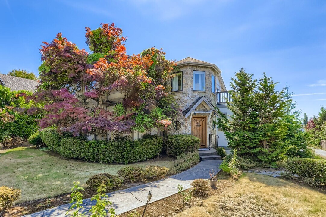 117 11th Ave in Kirkland, WA - Building Photo
