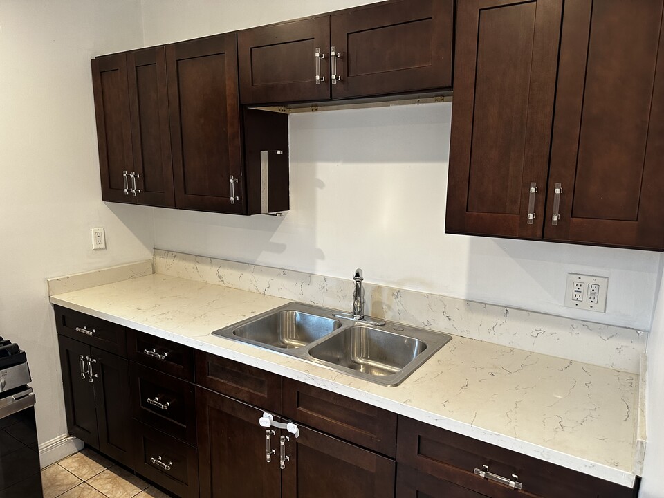 13202 S Penrose Ave in Compton, CA - Building Photo